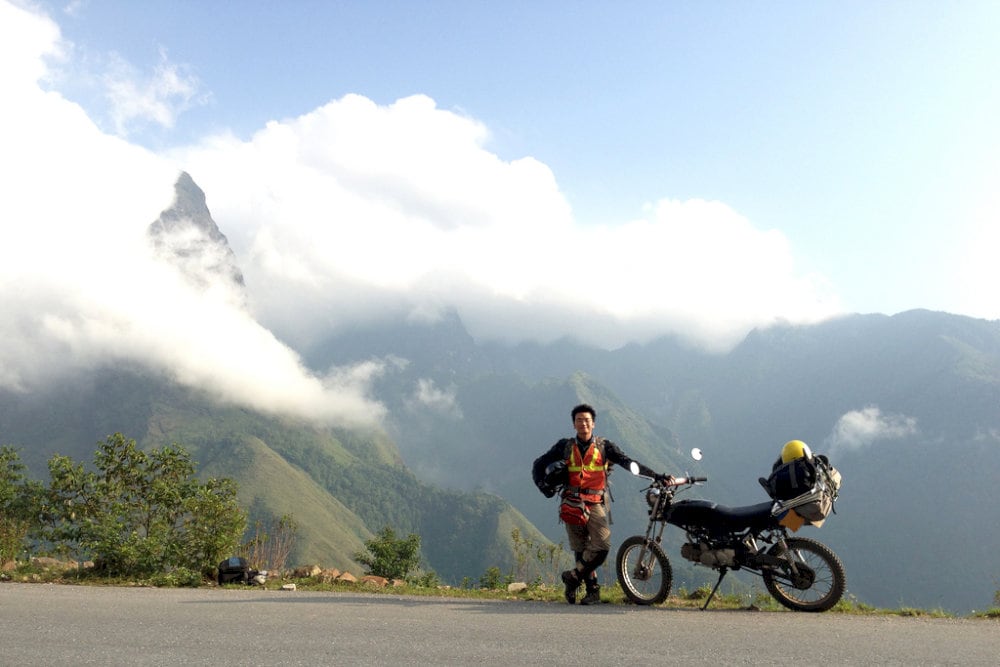 Riding a motorbike to O Quy Ho Pass is the best way to experience the thrill of the curving mountain routes